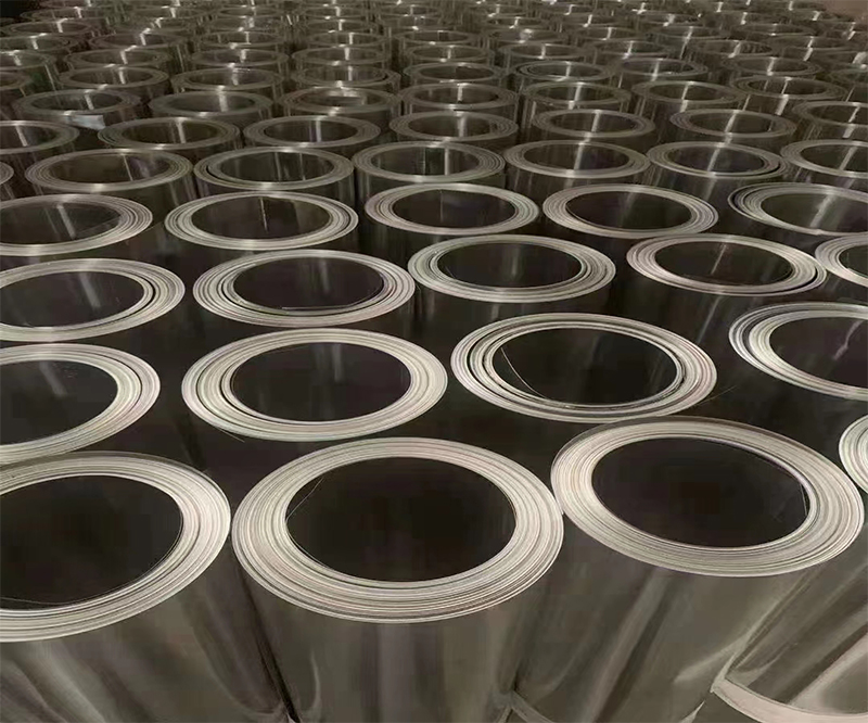 無錫鋁卷憑借著自身良好的密封性可以更好地保護(hù)物品的質(zhì)量不被破壞